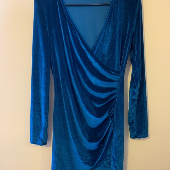 Women’s velvet dress - Picture 2 of 2